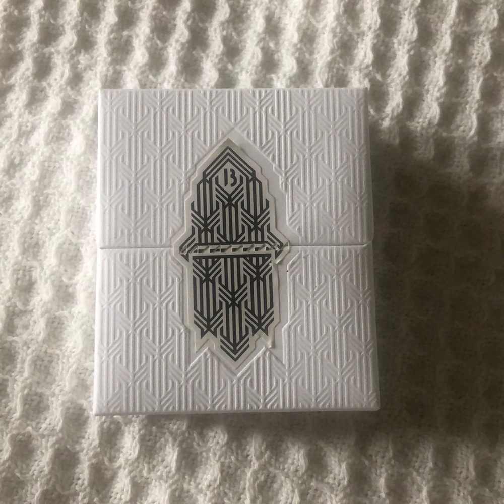 Byredo Super Cute Mini White Paper Gift Box W/Sticker Closure / Used Once - Picture 1 of 5